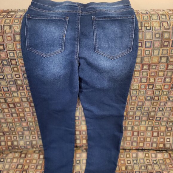 No Boundaries dark wash jeggings Designed to flatter every curve, flaxy comfy - Picture 2 of 4
